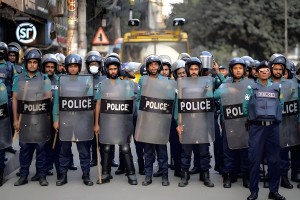 অপ্রত্যাশিত হামলার মোকাবিলায় পুলিশের তৎপরতা