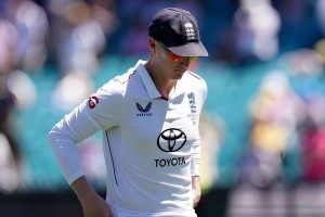 অ্যাশেসের আগে বাউন্সার আক্রমণে থামানো হলো হ্যারি ব্রুককে