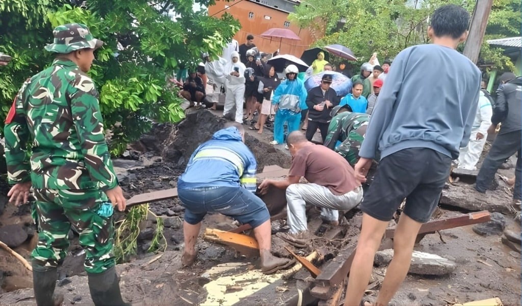 ইন্দোনেশিয়ার ভয়াবহ বন্যায় ১৪ জন নিহত 1767684373 ইন্দোনেশিয়ার ভয়াবহ বন্যায় ১৪ জন নিহত