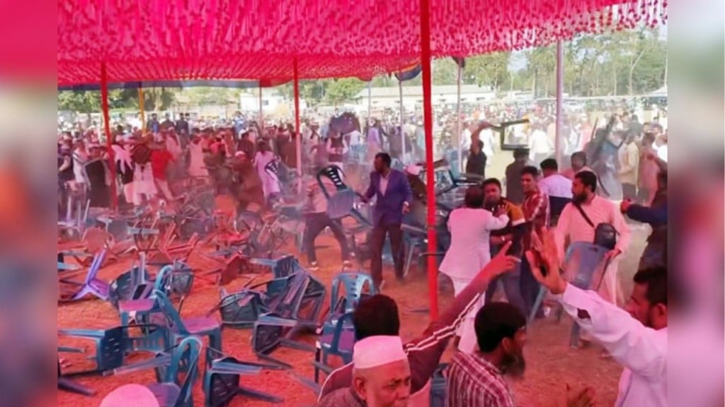 ইশতেহার পাঠ অনুষ্ঠানে বিএনপি জামায়াত সংঘর্ষে রণক্ষেত্র ঝিনাইগাতী ইশতেহার পাঠ অনুষ্ঠানে বিএনপি-জামায়াত সংঘর্ষে রণক্ষেত্র ঝিনাইগাতী