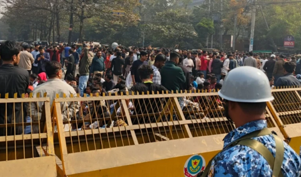 ইসির সামনে ছাত্রদলের বৃহৎ অবস্থান কর্মসূচির ইসির সামনে ছাত্রদলের বৃহৎ অবস্থান কর্মসূচির