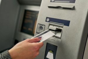 এটিএম মেশিন কীভাবে এসেছে