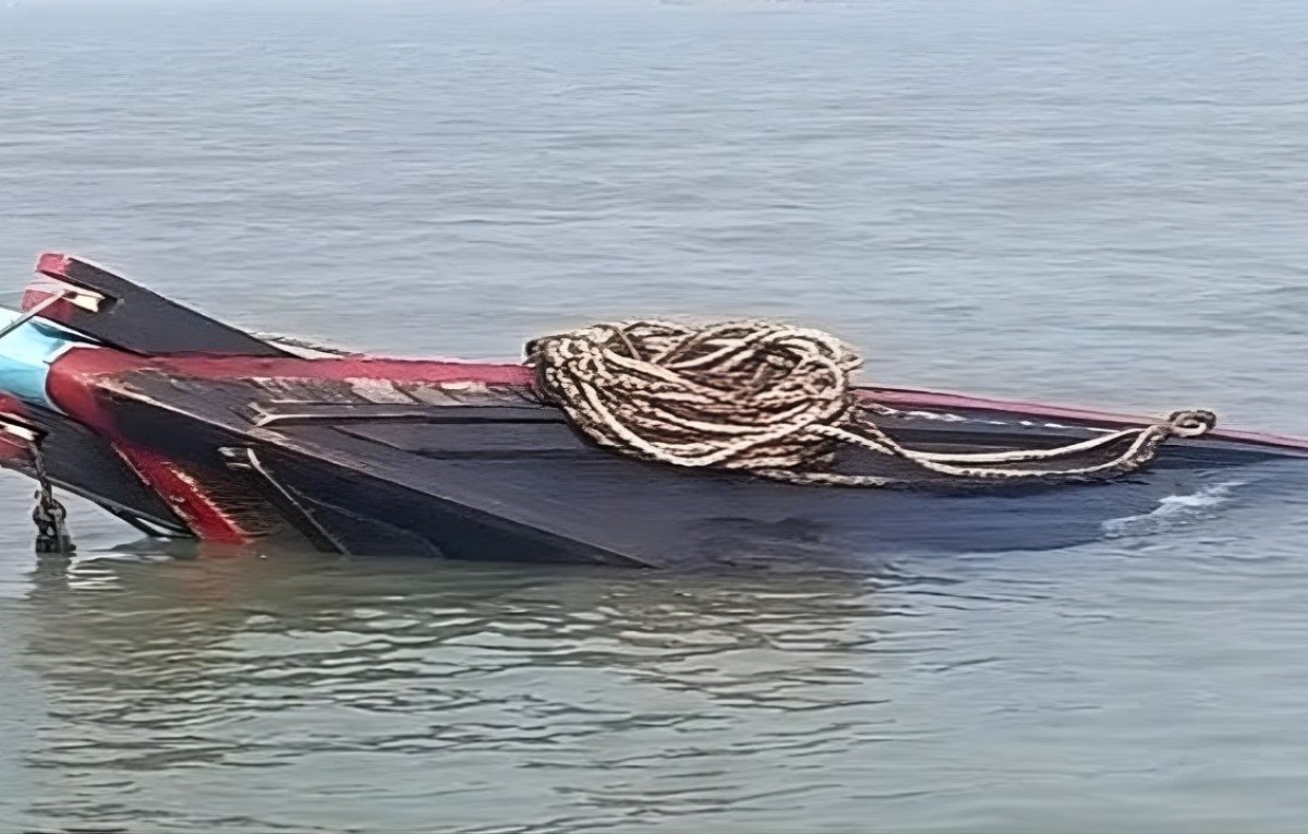 কর্ণফুলী নদীতে ঘন কুয়াশায় নৌ-সংঘর্ষ: পণ্যবাহী জাহাজ ডুবি