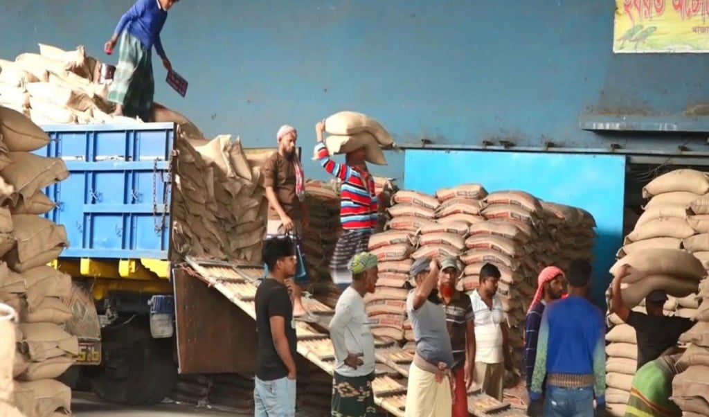 কুষ্টিয়ার পৌর বাজারে চালের দামে ঊর্ধ্বগতি