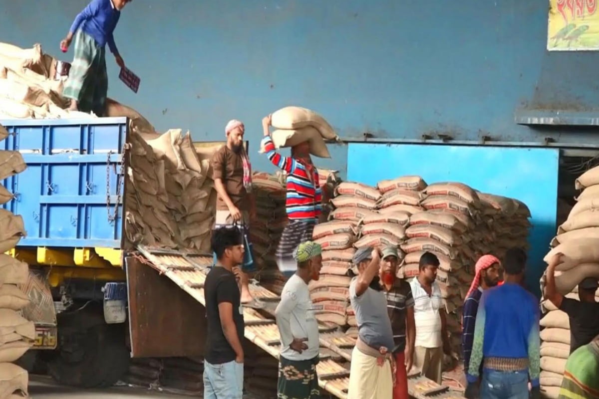 কুষ্টিয়ার পৌর বাজারে চালের দামে ঊর্ধ্বগতি