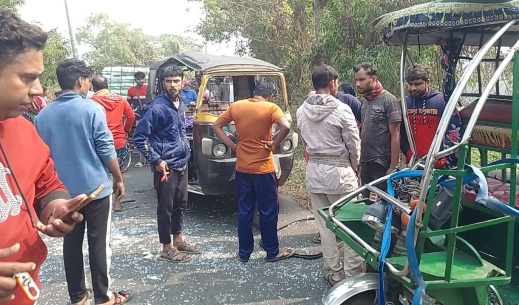 গোপালগঞ্জে মাহেন্দ্র ইজিবাইক সংঘর্ষে ১ শিশু নিহতআহত ৬ গোপালগঞ্জে মাহেন্দ্র-ইজিবাইক সংঘর্ষে ১ শিশু নিহত,আহত ৬