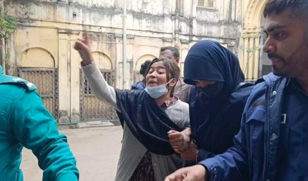 চাঁদাবাজি মামলায় সুরভী পেলেন চার সপ্তাহের জামিন 4 চাঁদাবাজি মামলায় সুরভী পেলেন চার সপ্তাহের জামিন 1767620951 চাঁদাবাজি মামলায় সুরভী পেলেন চার সপ্তাহের জামিন