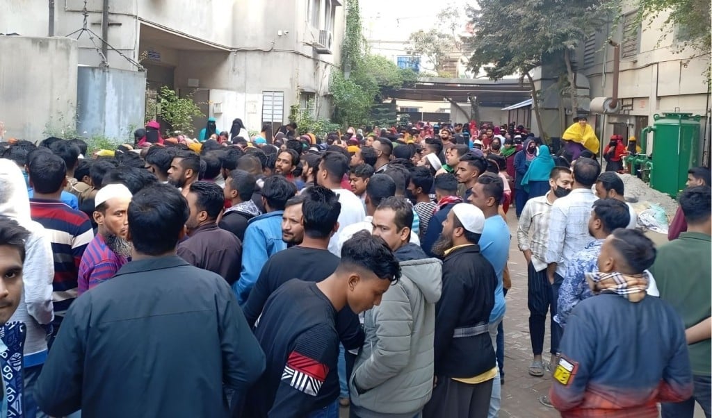 ছুটি বোনাসের দাবিতে নারায়ণগঞ্জে শ্রমিক ধর্মঘট ছুটি বোনাসের দাবিতে নারায়ণগঞ্জে শ্রমিক ধর্মঘট