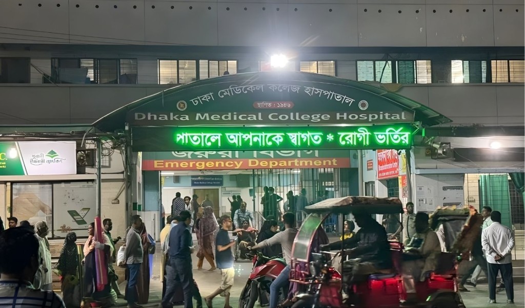 ঢাকা মেডিক্যাল নতুন ভবন থেকে লাফিয়ে রোগীর মৃত্যু ঢাকা মেডিক্যাল: নতুন ভবন থেকে লাফিয়ে রোগীর মৃত্যু