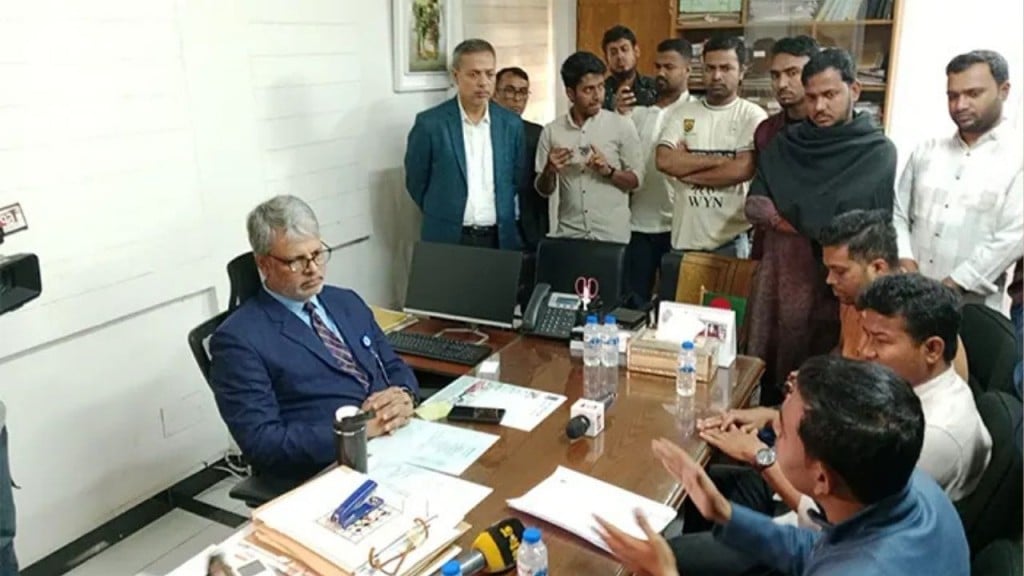ঢাবিতে চাঁদাবাজি ও উচ্ছেদ সিন্ডিকেট ভাঙার দাবি ছাত্রদলের ঢাবিতে চাঁদাবাজি ও উচ্ছেদ সিন্ডিকেট ভাঙার দাবি ছাত্রদলের