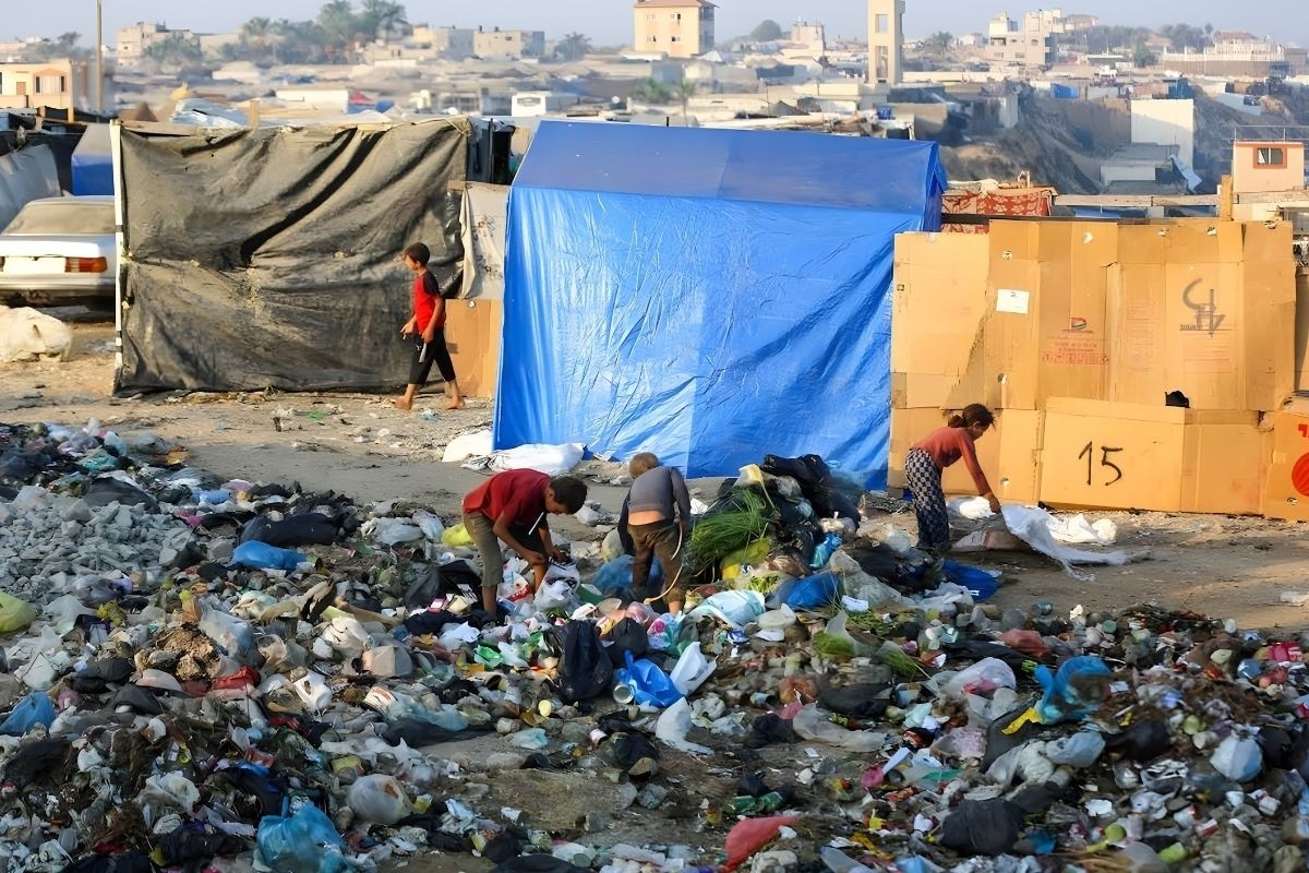 তাঁবুতে কষ্টে দিন কাটাচ্ছে গাজাবাসী