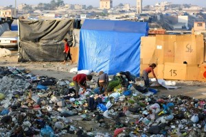 তাঁবুতে কষ্টে দিন কাটাচ্ছে গাজাবাসী