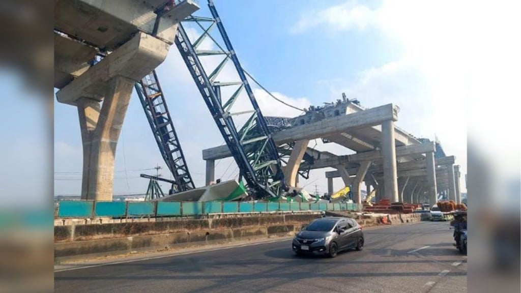 থাইল্যান্ডে ক্রেন বিপর্যয় দুই দিনে প্রাণ হারালেন ৩৪ থাইল্যান্ডে ক্রেন বিপর্যয়: দুই দিনে প্রাণ হারালেন ৩৪