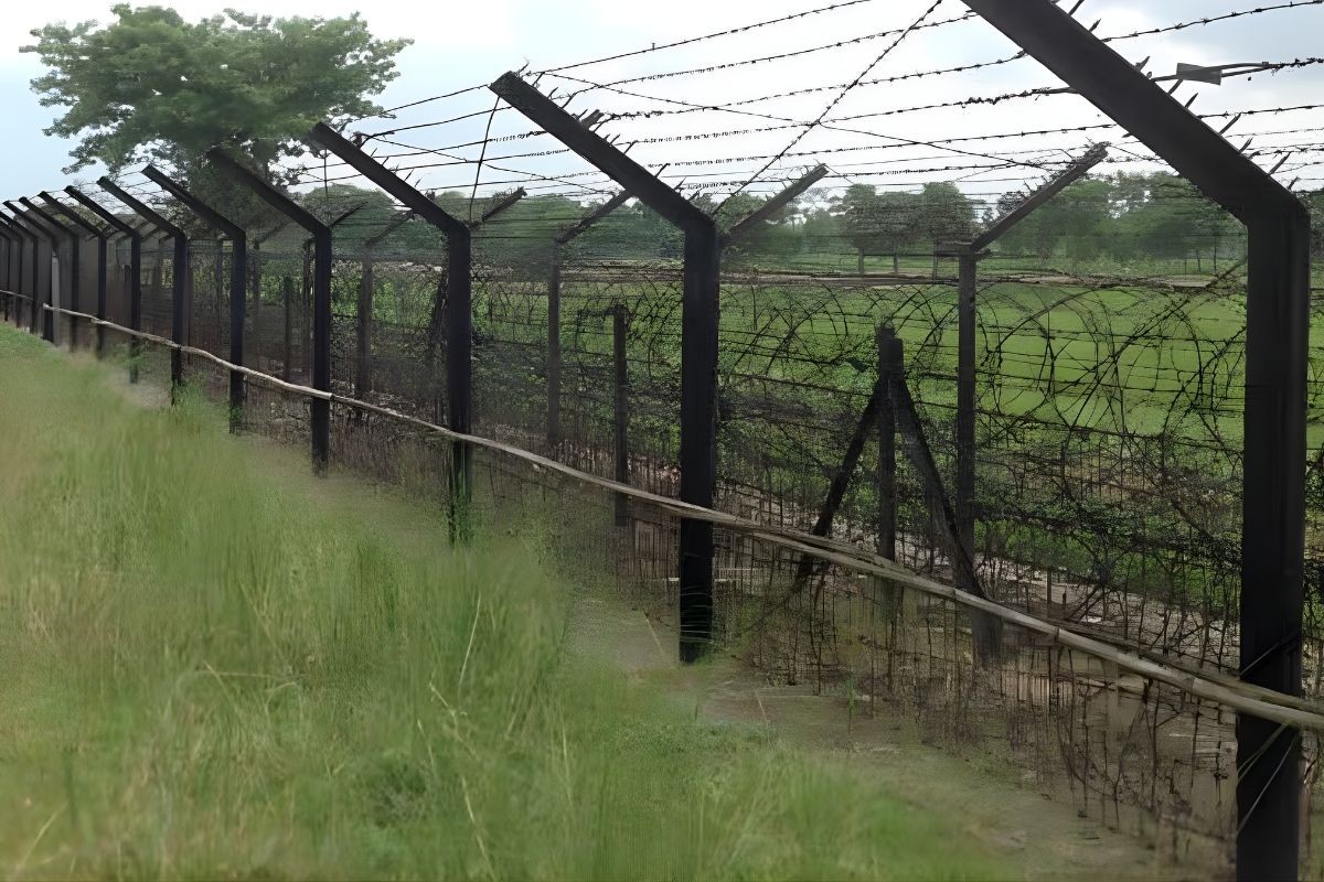 থামছে না অস্ত্র–বিস্ফোরকের পাচার, বাড়ছে রক্তপাতের ঝুঁকি