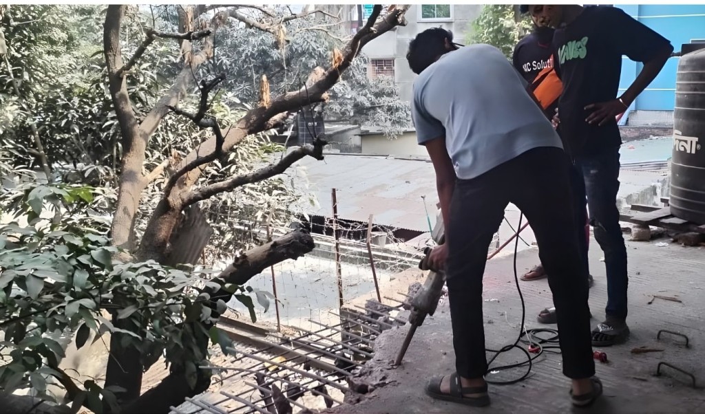 নকশা লঙ্ঘন উচ্ছেদ অভিযান শেরেবাংলায় সম্পন্ন নকশা লঙ্ঘন উচ্ছেদ অভিযান শেরেবাংলায় সম্পন্ন