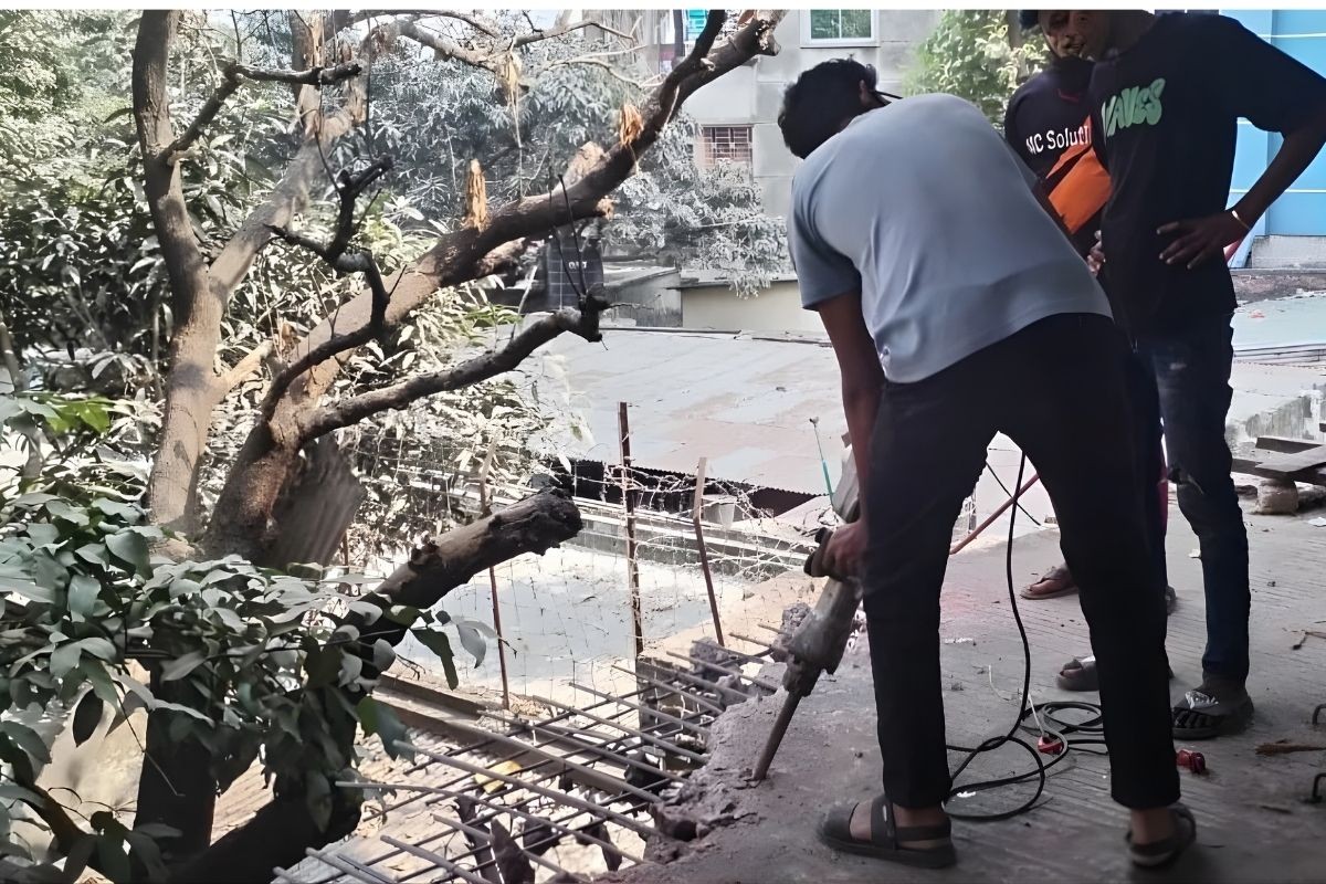 নকশা লঙ্ঘন উচ্ছেদ অভিযান শেরেবাংলায় সম্পন্ন