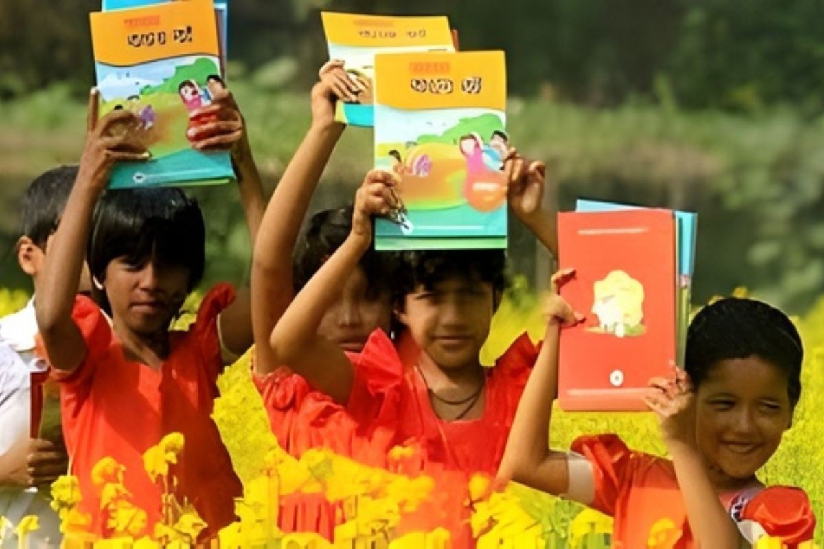 নতুন বছরের শুরুতেই ইবতেদায়ি ও মাধ্যমিকের বই সংকট