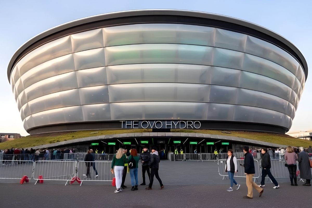 নস্টালজিয়ার রাত: নী-ইও ও আকন স্কটল্যান্ডে