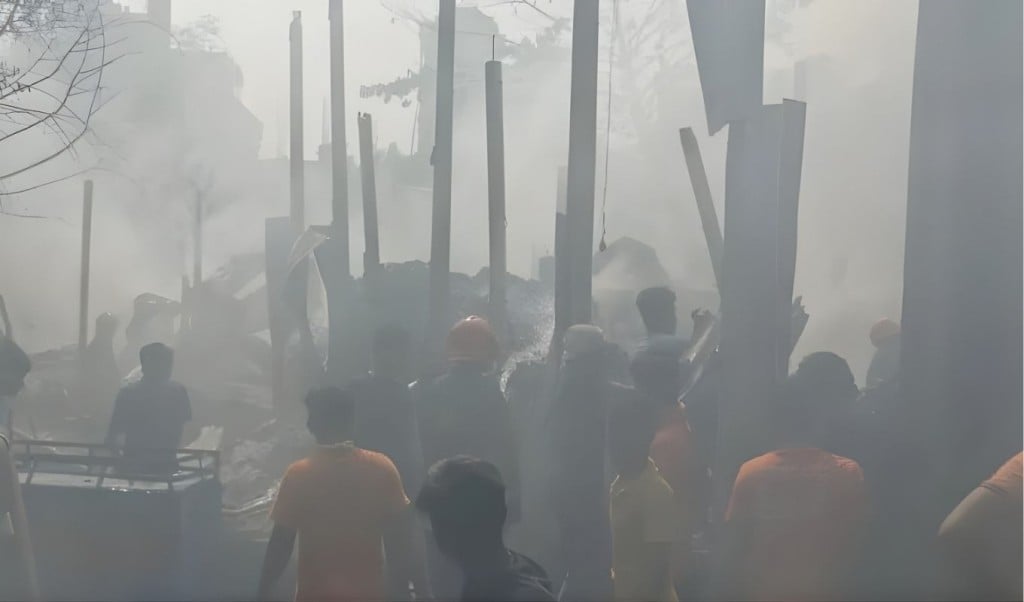 নারায়ণগঞ্জে আগুনে ক্ষতিগ্রস্ত তুলা কারখানা 1768285744 নারায়ণগঞ্জে আগুনে ক্ষতিগ্রস্ত তুলা কারখানা