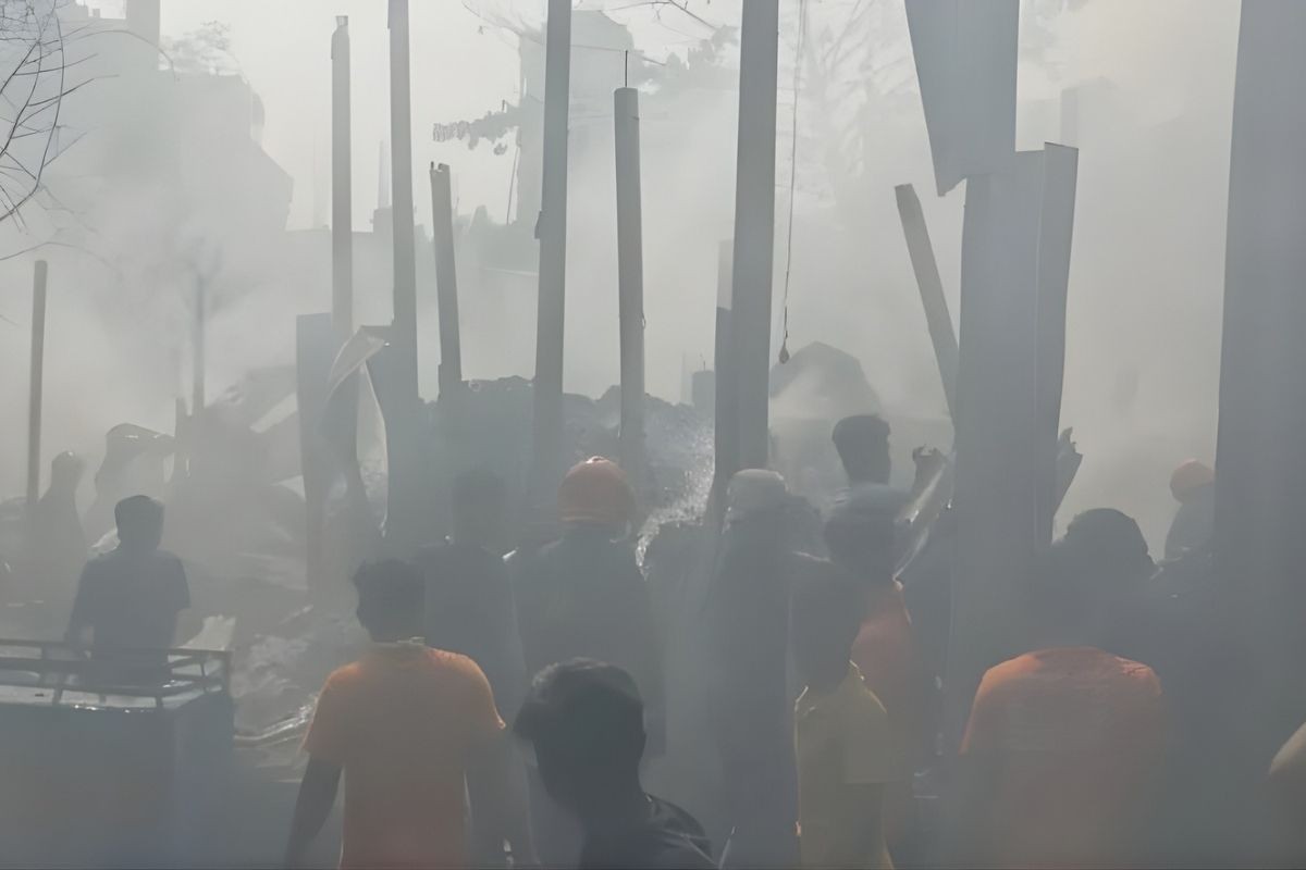নারায়ণগঞ্জে আগুনে ক্ষতিগ্রস্ত তুলা কারখানা