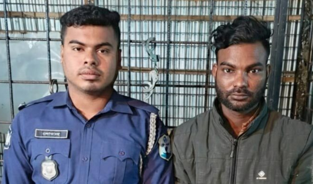 নৌ পুলিশের অভিযানে চুরি হওয়া স্পিডবোট উদ্ধারযুবক আটক নৌ পুলিশের অভিযানে চুরি হওয়া স্পিডবোট উদ্ধার,যুবক আটক