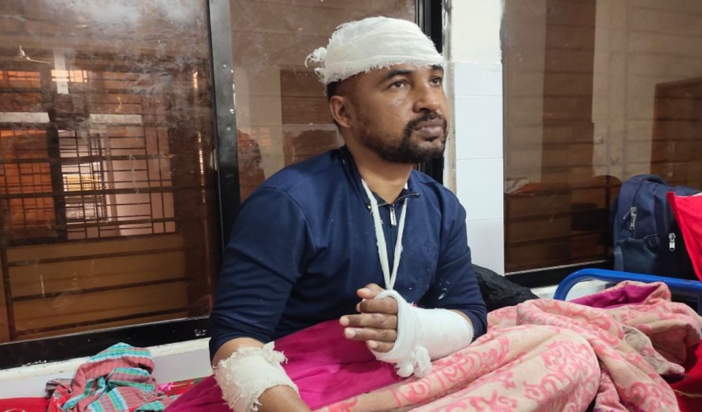 পটুয়াখালীতে দুই পুলিশ সদস্যকে কুপিয়ে জখম 1768215012 পটুয়াখালীতে দুই পুলিশ সদস্যকে কুপিয়ে জখম