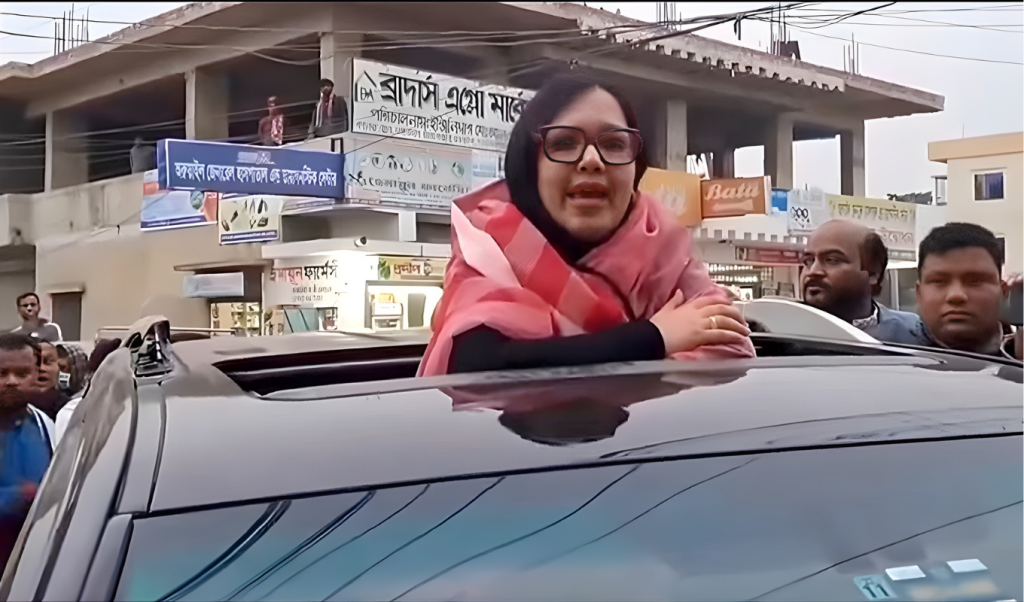 প্রতিপক্ষ আমার স্টেজ ভেঙে দিয়েছে গাড়িতে দাঁড়িয়ে বক্তব্য দিচ্ছি 1767705555 “প্রতিপক্ষ আমার স্টেজ ভেঙে দিয়েছে, গাড়িতে দাঁড়িয়ে বক্তব্য দিচ্ছি”