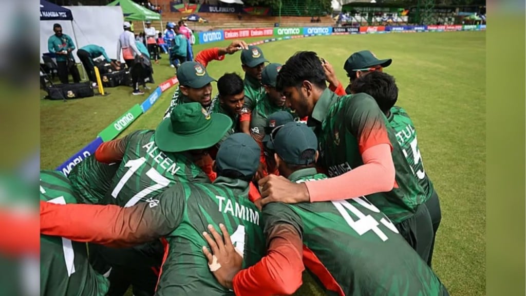 বৃষ্টির বাগড়ায় পরিত্যক্ত ম্যাচ যুবাদের সেমিফাইনালের পথ জটিল বৃষ্টির বাগড়ায় পরিত্যক্ত ম্যাচ: যুবাদের সেমিফাইনালের পথ জটিল