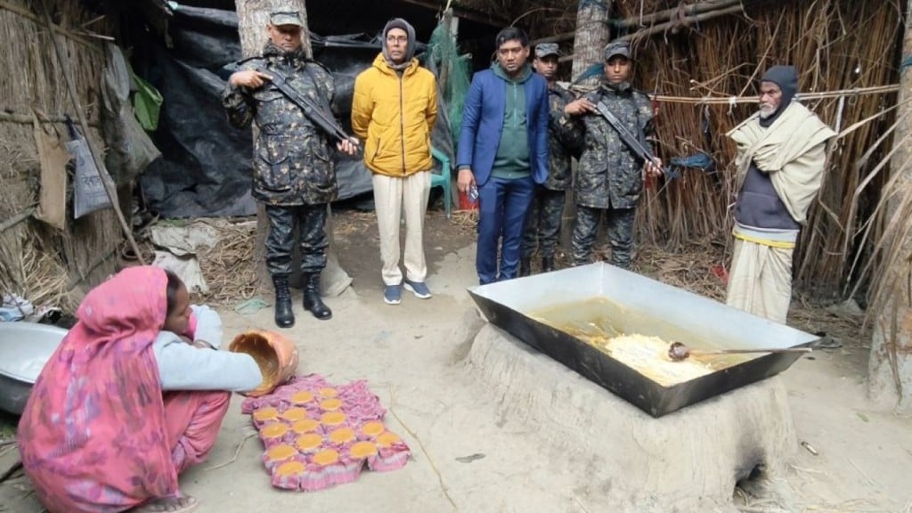 ভেজাল গুড় তৈরি কারখানায় হরিরামপুরে ভোক্তা অধিকার অভিযান 1767693334 ভেজাল গুড় তৈরি কারখানায় হরিরামপুরে ভোক্তা অধিকার অভিযান