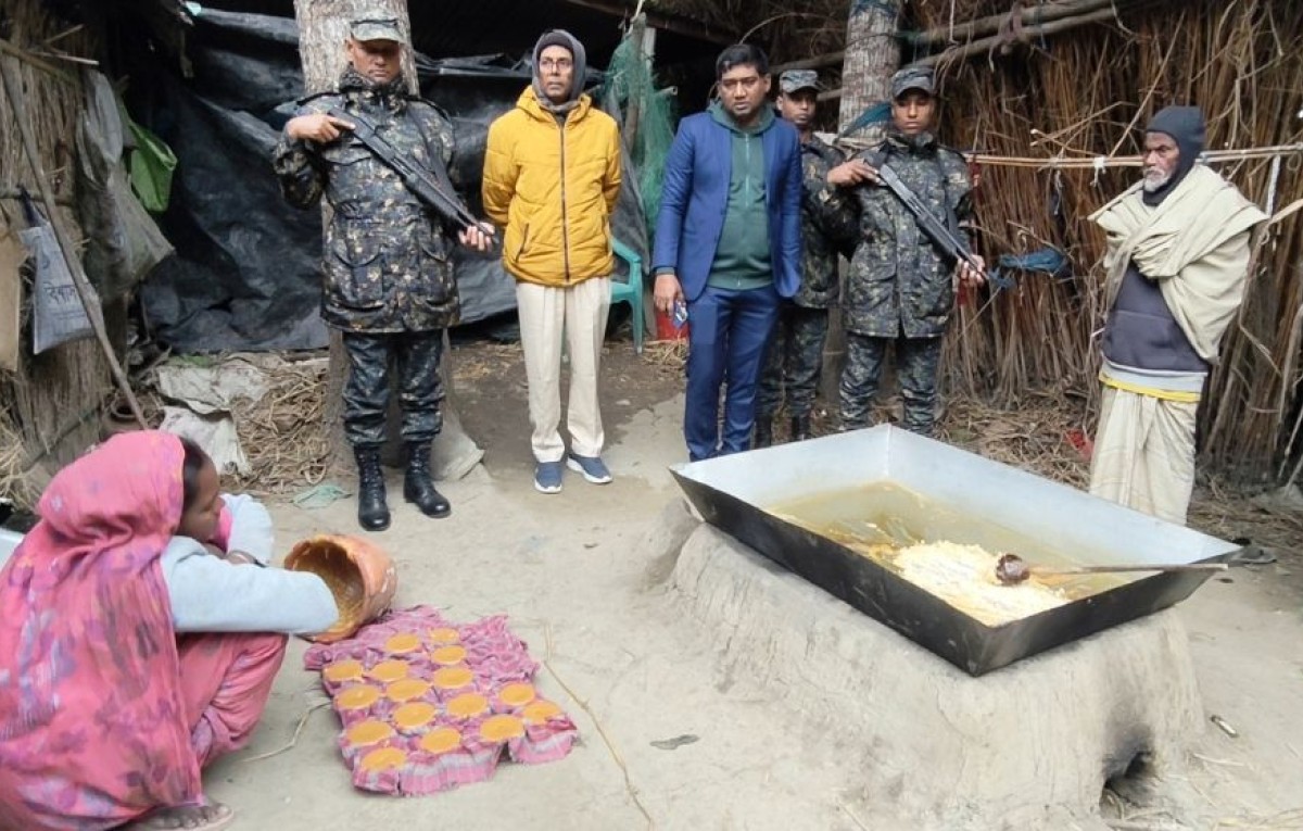 ভেজাল গুড় তৈরি কারখানায় হরিরামপুরে ভোক্তা অধিকার অভিযান