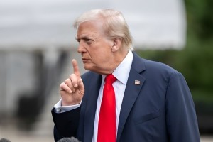 ভেনেজুয়েলা তেল বিক্রি করে শুধুমাত্র আমেরিকান পণ্যই কিনবে: ট্রাম্প