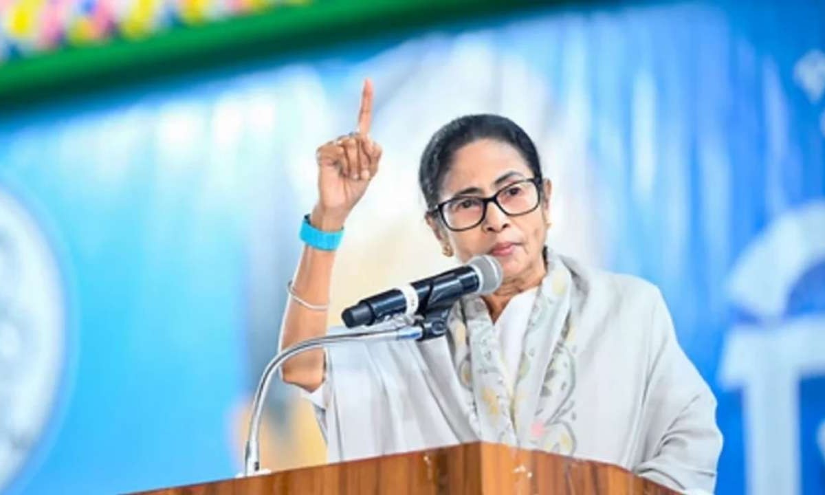 ভোটার তালিকা সংশোধনে রাজ্যে মৃত্যুমিছিল, সরব মুখ্যমন্ত্রী মমতা