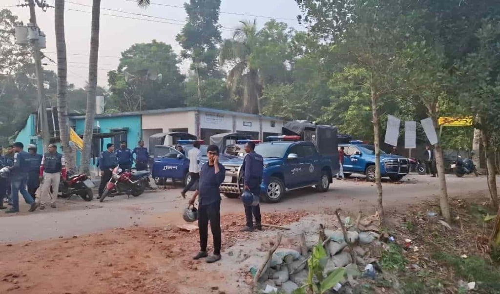 মাদারীপুরে শ্রমিক দলের সংঘর্ষে বোমা বিস্ফোরণ, আহত ১০