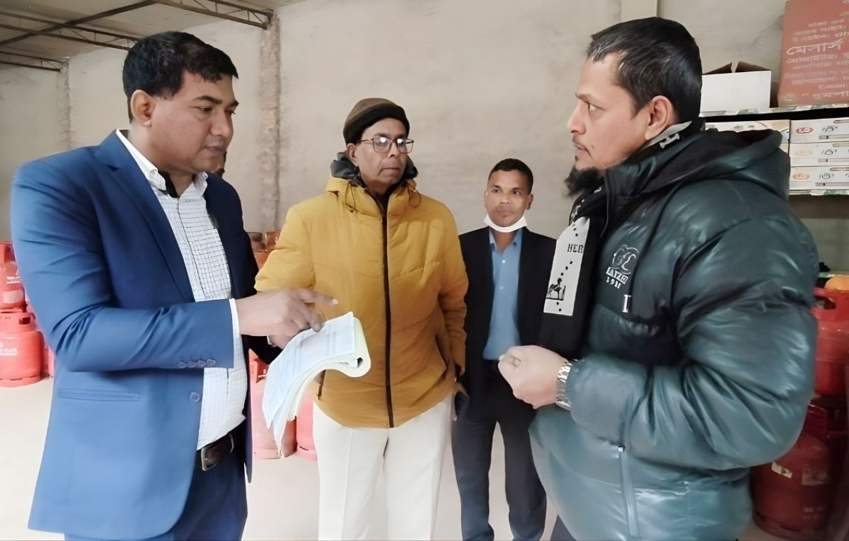 মানিকগঞ্জে এলপিজি গ্যাসের অতিরিক্ত মূল্য আদায়: দুই প্রতিষ্ঠানকে জরিমানা