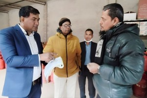 মানিকগঞ্জে এলপিজি গ্যাসের অতিরিক্ত মূল্য আদায়: দুই প্রতিষ্ঠানকে জরিমানা