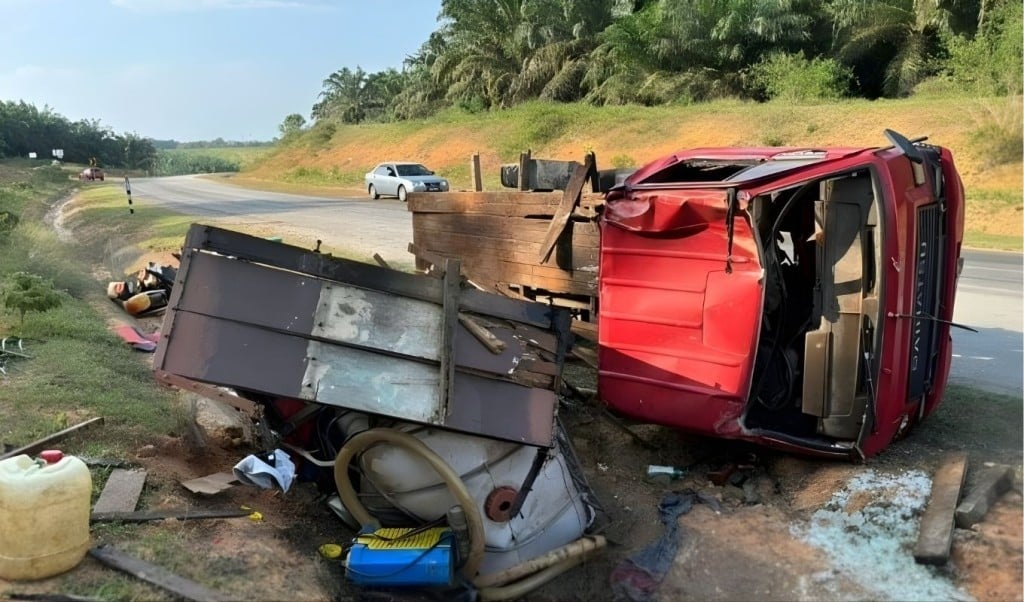 মালয়েশিয়ায় পিকআপ দুর্ঘটনায় দুই বাংলাদেশির মৃত্যু মালয়েশিয়ায় পিকআপ দুর্ঘটনায় দুই বাংলাদেশির মৃত্যু