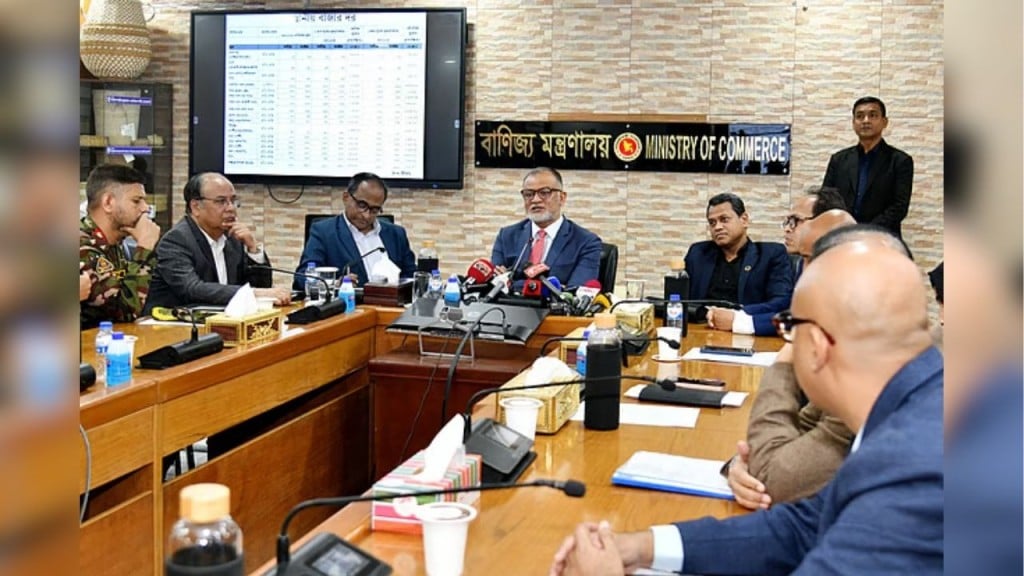 মেগা প্রকল্পের ঋণের বোঝা ও চালের দাম বৃদ্ধি বাণিজ্য উপদেষ্টার বিশ্লেষণ মেগা প্রকল্পের ঋণের বোঝা ও চালের দাম বৃদ্ধি: বাণিজ্য উপদেষ্টার বিশ্লেষণ