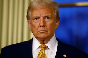 যুক্তরাষ্ট্র উত্তাল: ট্রাম্পের অভিবাসন নীতির বিরুদ্ধে প্রতিবাদ