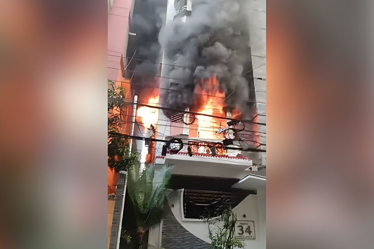 রাজধানীর উত্তরায় বাড়িতে আগুন, মৃতের সংখ্যা ছয়জন