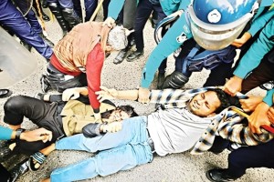 রাজধানীর গুরুত্বপূর্ণ তিন পয়েন্টে বিক্ষোভ: জনজীবন ও যানচলাচল বিপর্যস্ত