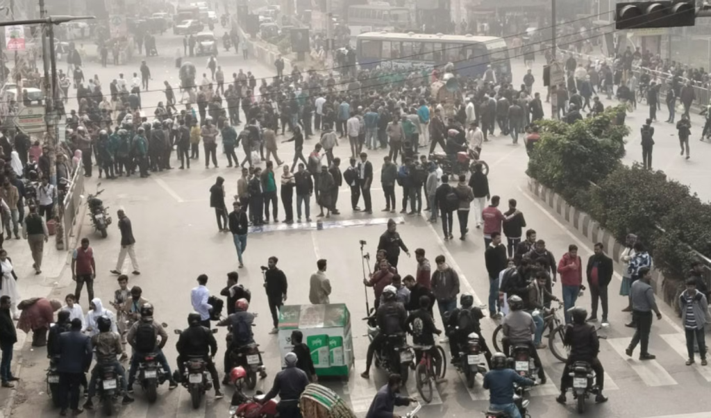 রানা হত্যার প্রতিবাদে ফার্মগেট অবরোধ শিক্ষার্থীদের 1767523475 রানা হত্যার প্রতিবাদে ফার্মগেট অবরোধ শিক্ষার্থীদের