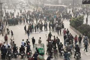 রানা হত্যার প্রতিবাদে ফার্মগেট অবরোধ শিক্ষার্থীদের