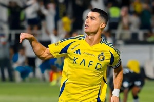 রেকর্ডের শীর্ষে লড়ছে রোনালদো