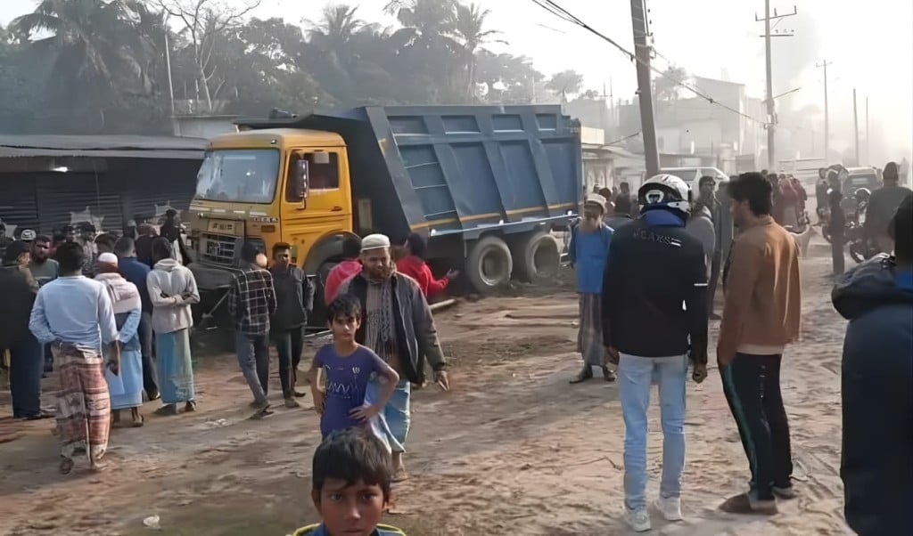 লক্ষ্মীপুরে ডাম্প ট্রাকের চাপায় স্কুলছাত্রীর মৃত্যু