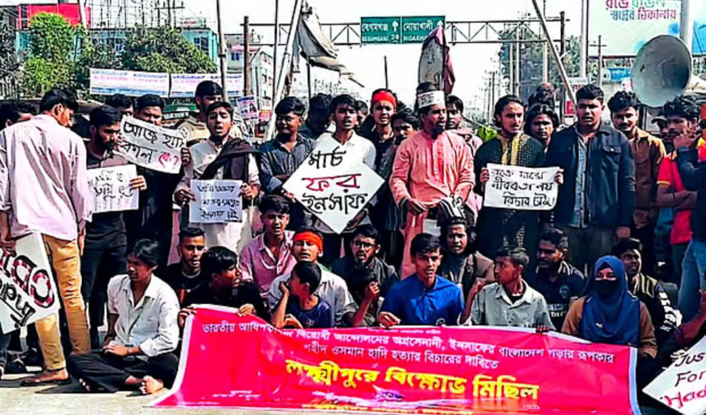 শহীদ হাদির হত্যার বিচার দাবিতে লক্ষ্মীপুরে বিক্ষোভ 1767882657 শহীদ হাদির হত্যার বিচার দাবিতে লক্ষ্মীপুরে বিক্ষোভ