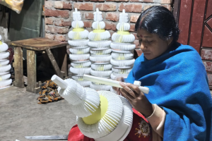 শীতে বিয়ের মৌসুমে ব্যস্ত রংপুরের শোলা শিল্প