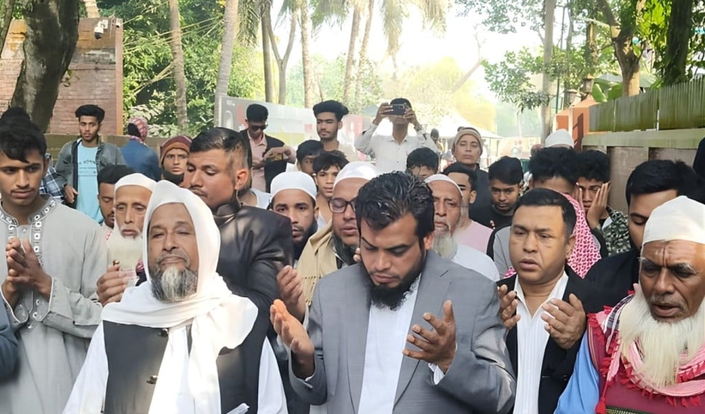 শেখ মুজিবের কবর জিয়ারত করে ভোট প্রচারে নামলেন বিএনপির বিদ্রোহী প্রার্থীরা শেখ মুজিবের কবর জিয়ারত করে ভোট প্রচারে নামলেন বিএনপির বিদ্রোহী প্রার্থীরা 