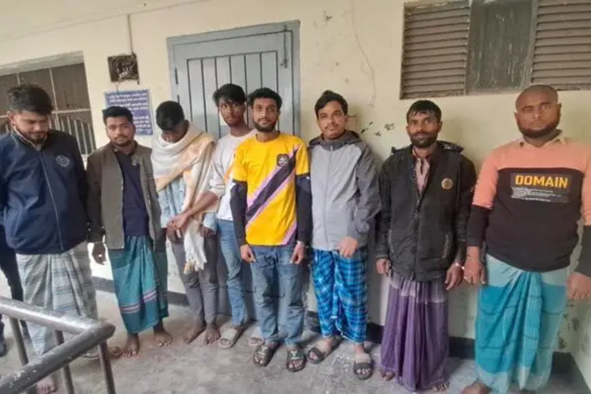 শ্রীপুরে মাদকবিরোধী অভিযানে হামলা, ৪ পুলিশ আহত; ১০ জন গ্রেফতার