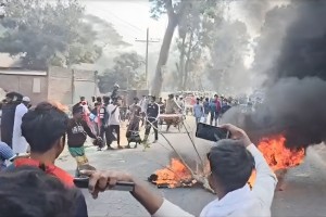 সড়ক দুর্ঘটনায় ৩ প্রাণ হারালেন, শিশুটি বেঁচে গেল আশ্চর্যভাবে