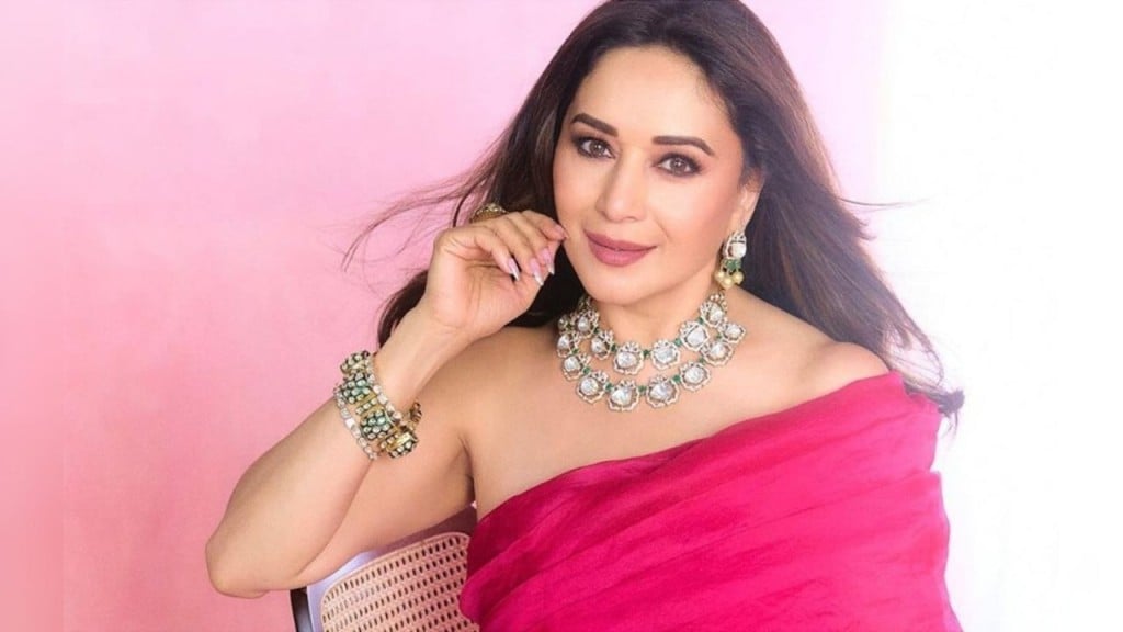 সিরিয়াল কিলার বেশে ওটিটিতে ফিরছেন মাধুরী দীক্ষিত সিরিয়াল কিলার বেশে ওটিটিতে ফিরছেন মাধুরী দীক্ষিত